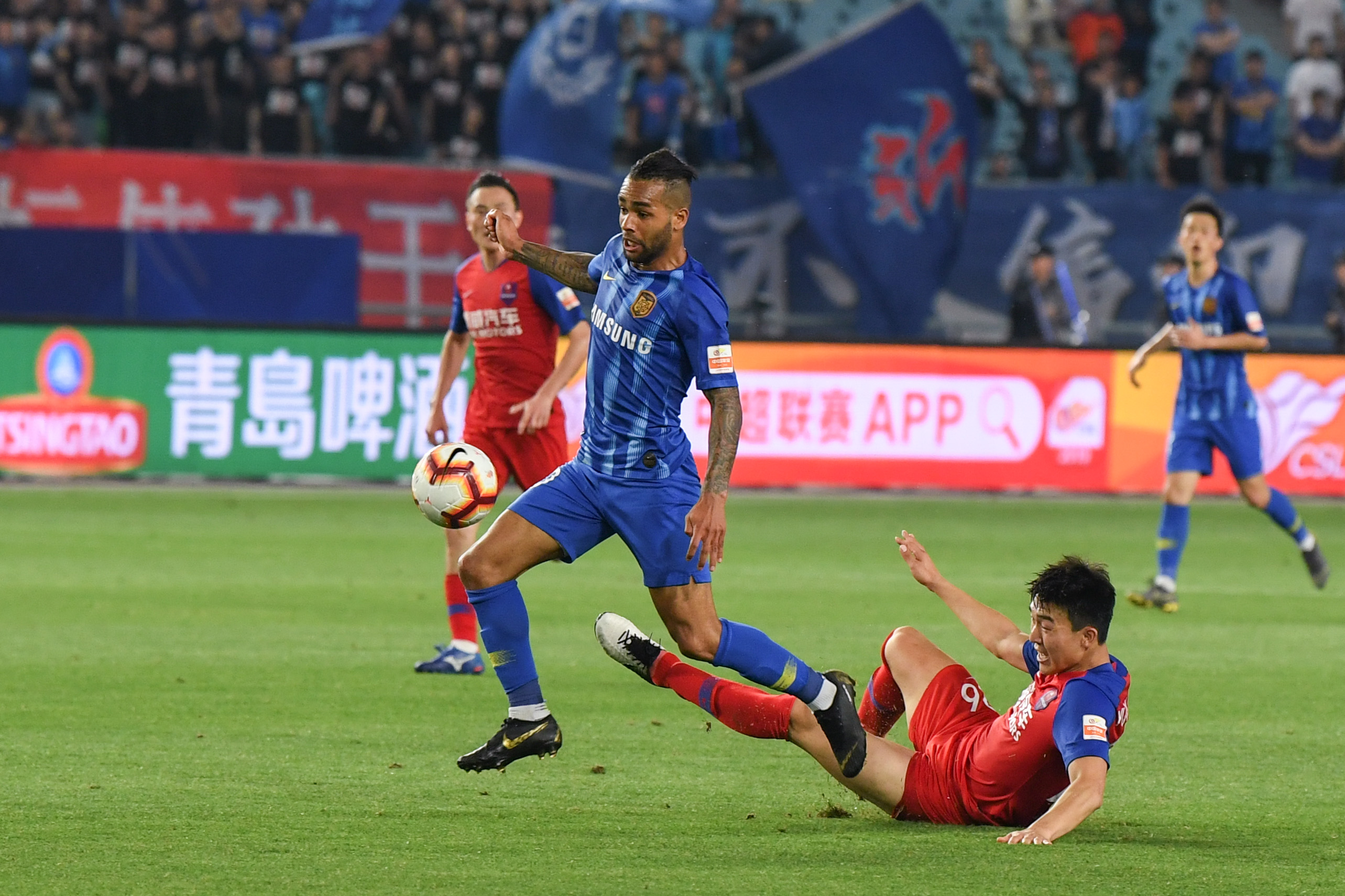 中超战场:苏宁主场全面击败富力的简单介绍 中超战场:苏宁主场全面击败富力的简单介绍