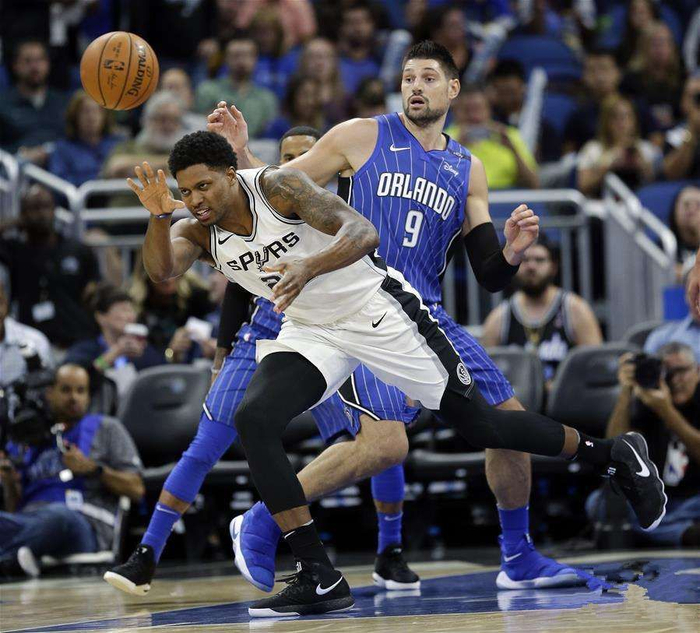 重返巅峰!球队誓死奋战,冲向胜利 重返巅峰!球队誓死奋战,冲向胜利