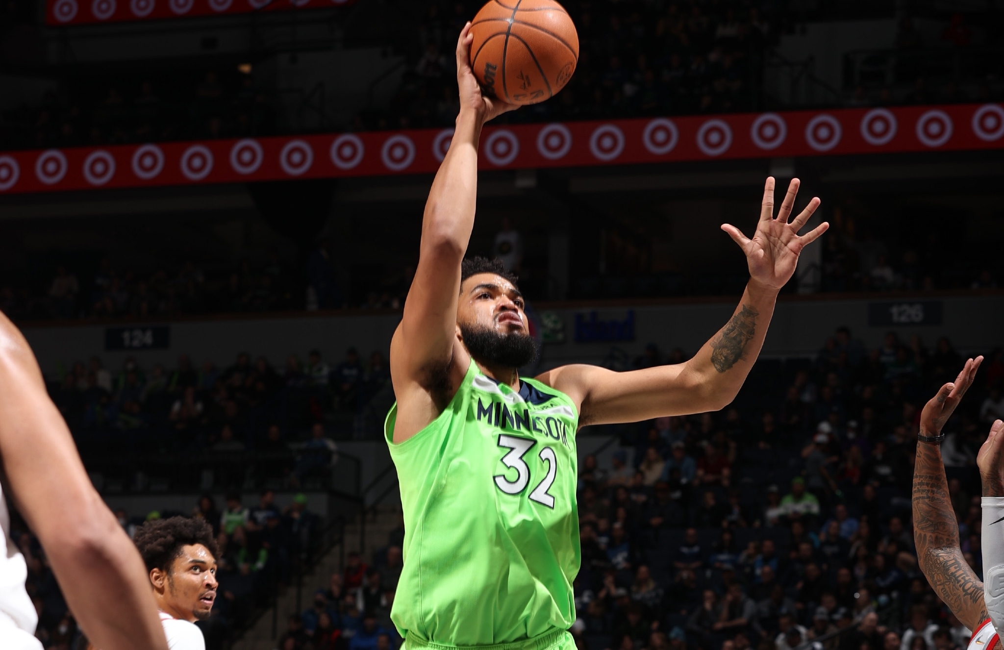 包含广西狼队轻取贵州风云队,双方悬殊的词条 包含广西狼队轻取贵州风云队,双方悬殊的词条