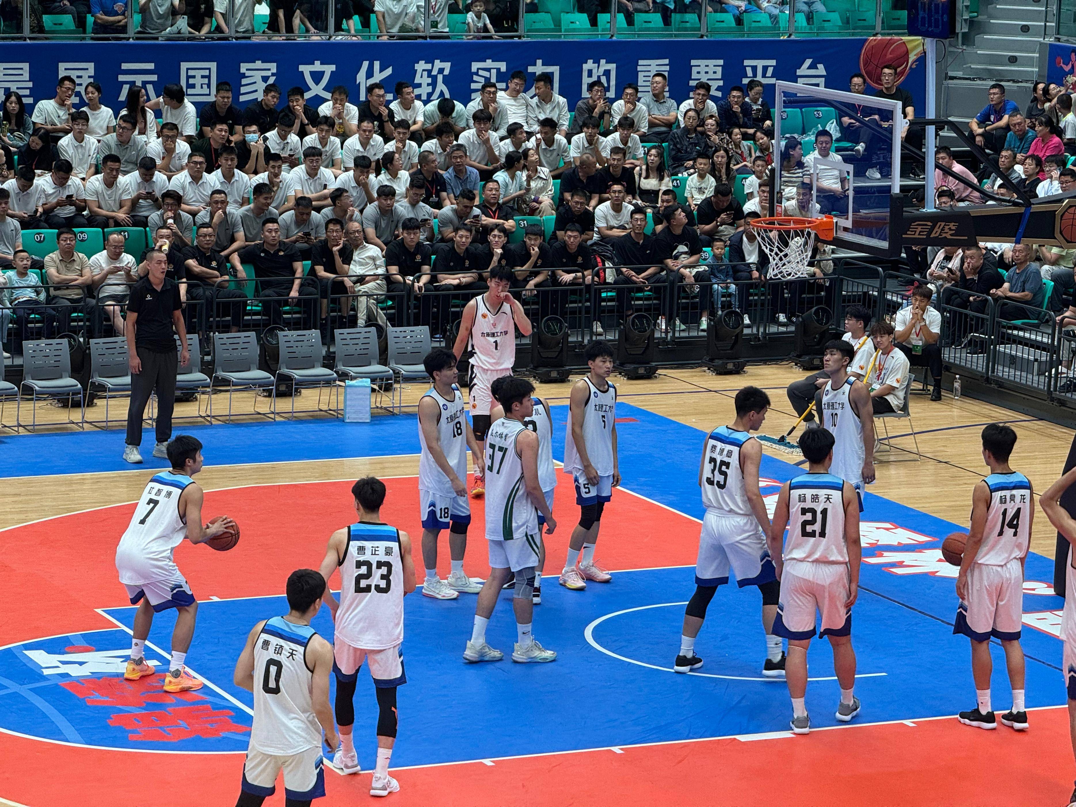 篮球竞技活动人气攀升,球场以外精彩纷呈 篮球竞技活动人气攀升,球场以外精彩纷呈