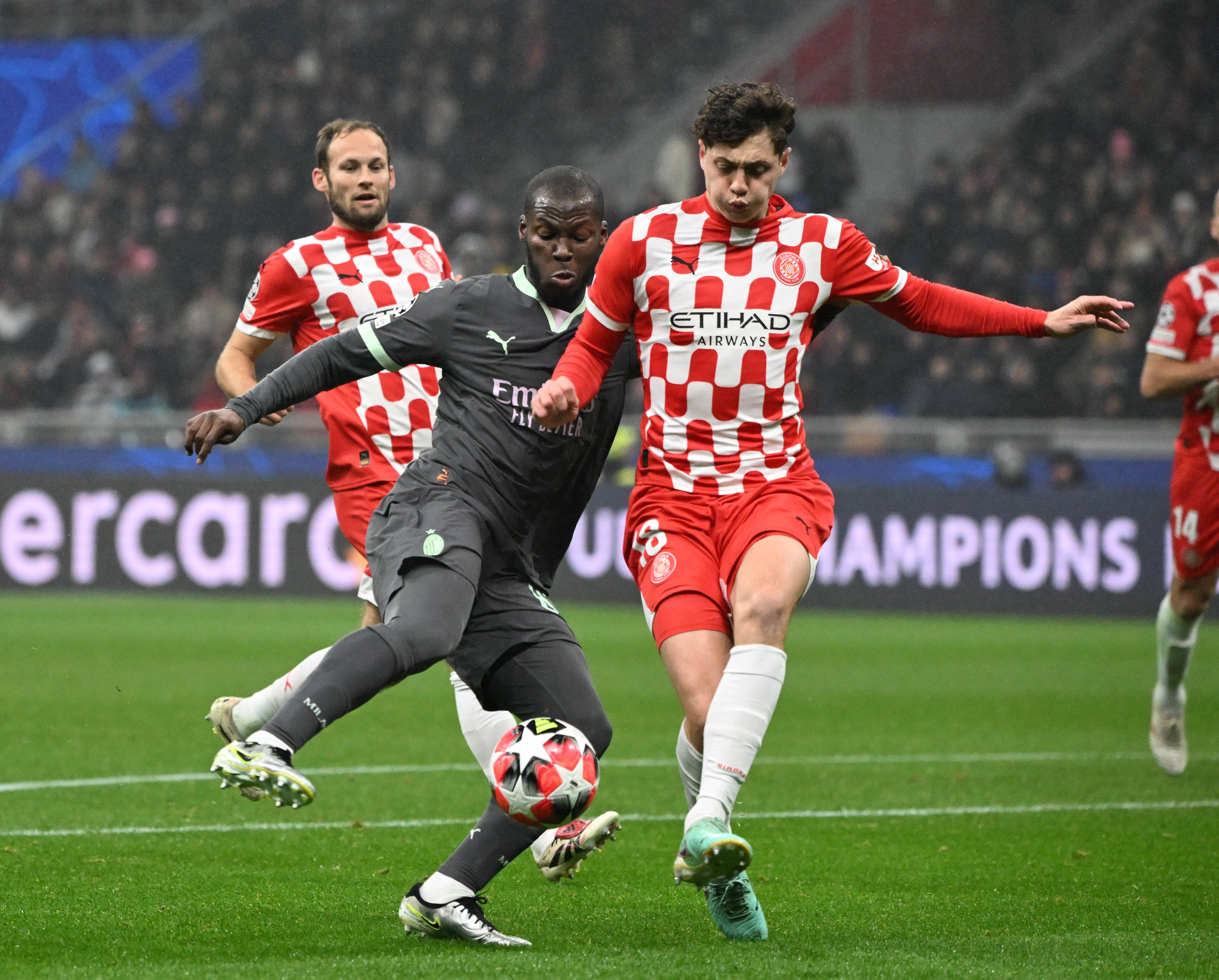 关于AC米兰主教练表示要争夺欧冠资格的信息 关于AC米兰主教练表示要争夺欧冠资格的信息