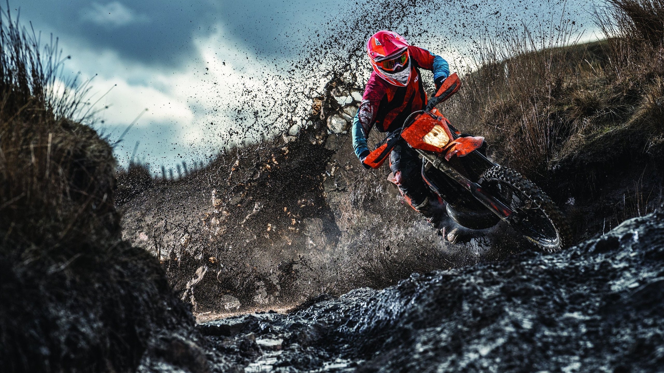 当南美风暴席卷北欧冰原，巴拉圭险胜丹麦之夜，穆勒在另一个战场完成终极接管