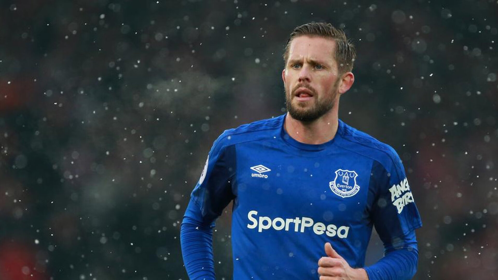 赛道与球场，当F1年度争冠之夜遇上莫兰特的统治级表演