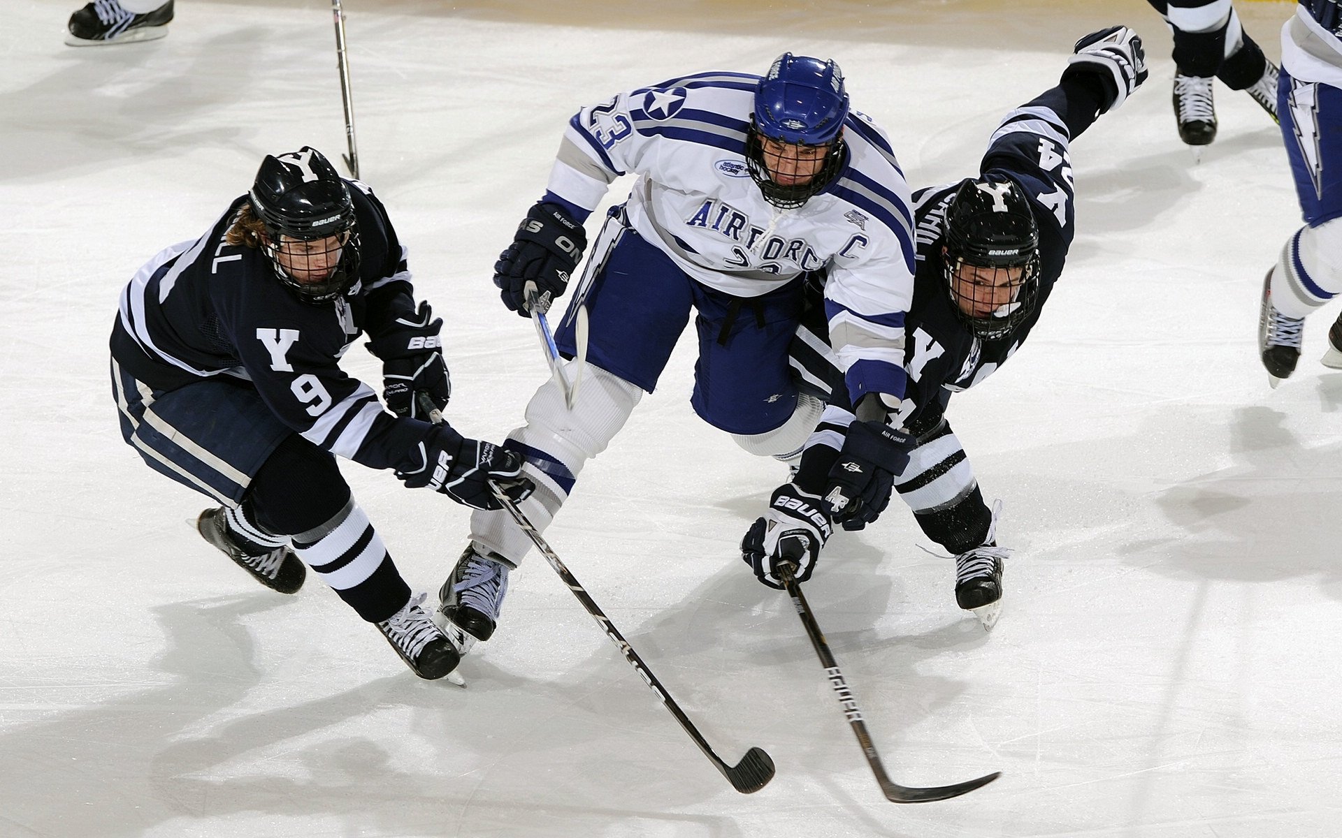毫厘之间,塞恩斯关键制胜,索伯车队险胜哈斯的战术博弈